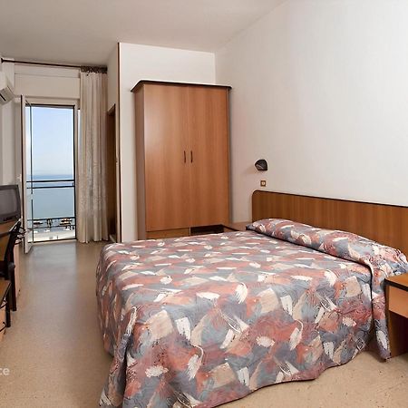 Hotel Royal-Spiaggia ガッテーオ・ア・マーレ エクステリア 写真
