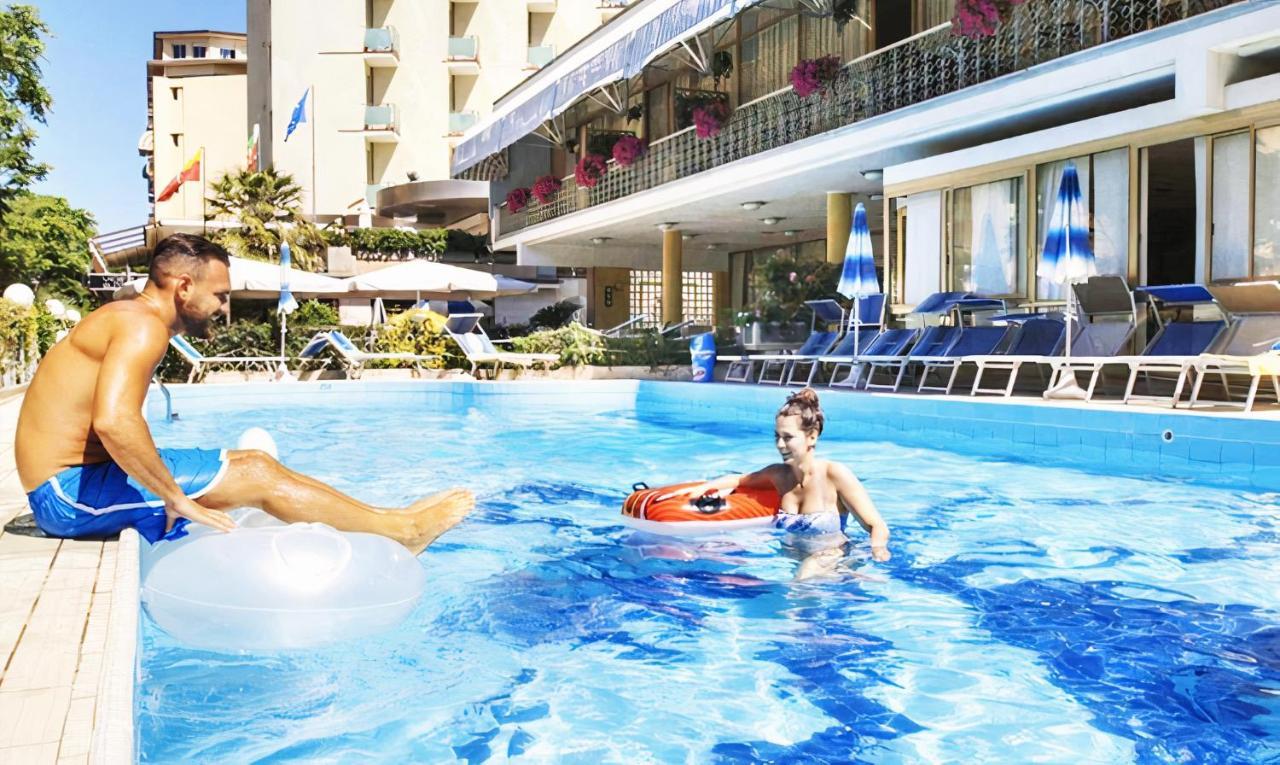 Hotel Royal-Spiaggia ガッテーオ・ア・マーレ エクステリア 写真