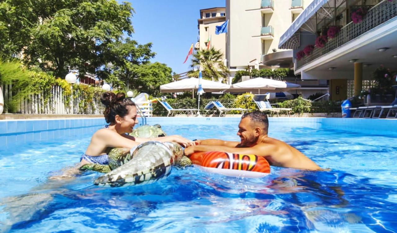 Hotel Royal-Spiaggia ガッテーオ・ア・マーレ エクステリア 写真